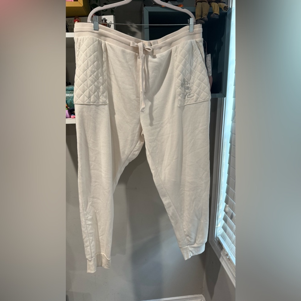 Disney‎ Resort Mickey "Disneyland"
Embroided Lounge Pants (Adult) - Cream